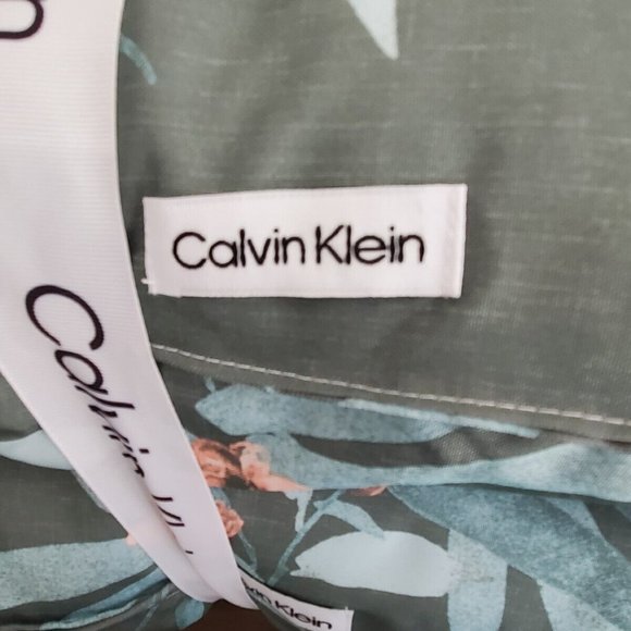 CALVIN KLEIN Green Throw Pillow 2 pc SET 18" - Picture 7 of 8